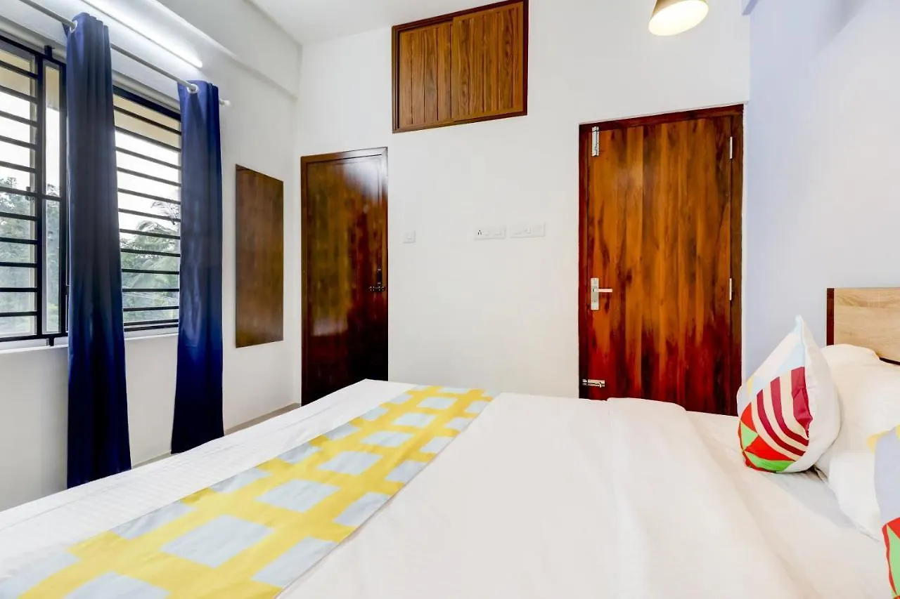 *** Guest house Oyo Home 78041 Luxurious Stay Sastha Homes India